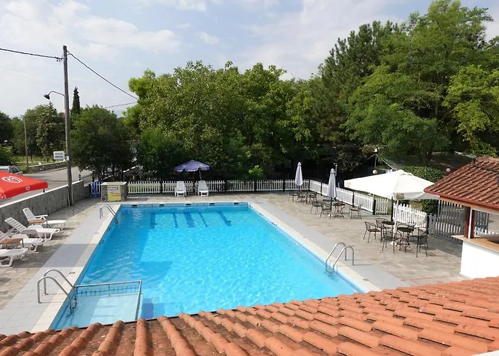 Camping Mitikas And Bungalows